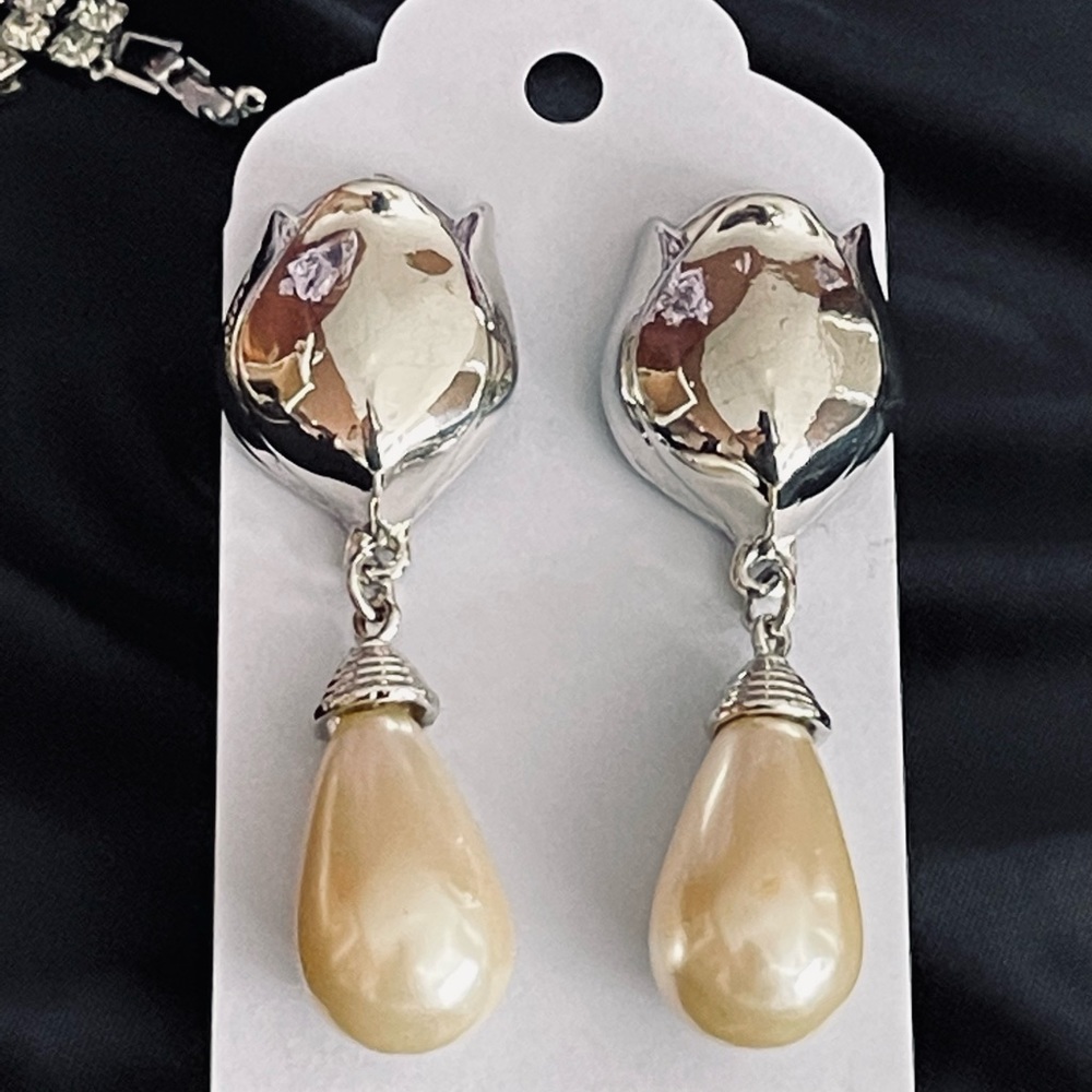 VINTAGE SILVER TONE TULIP AND FAUX PEARL DROP PIERCED EARRINGS⚜️Elegant🔥HP